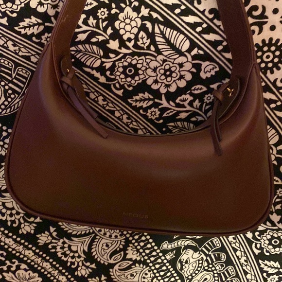 Dark brown luxury designer bag, Neous, now on sale due to student loan costs - Picture 2 of 4